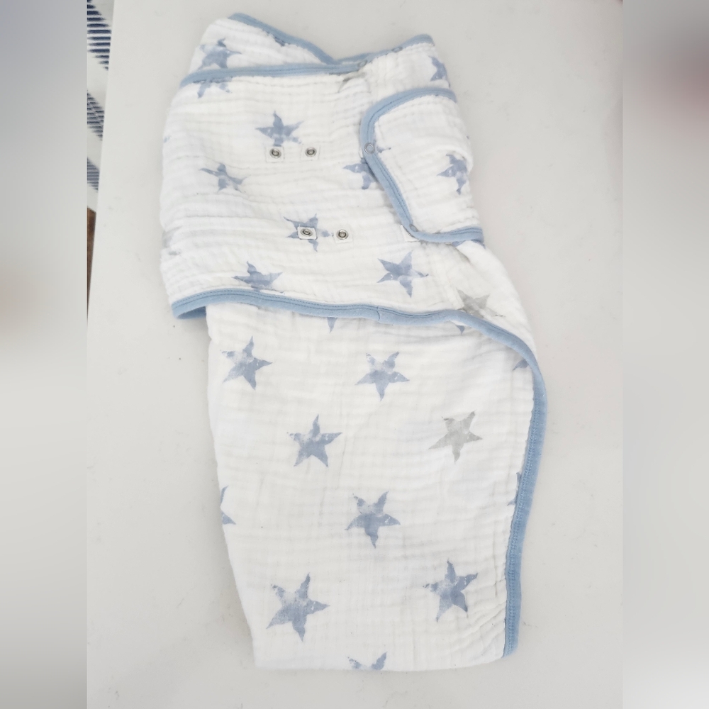Aden + Anais Swaddle 3-6 Months Blue White